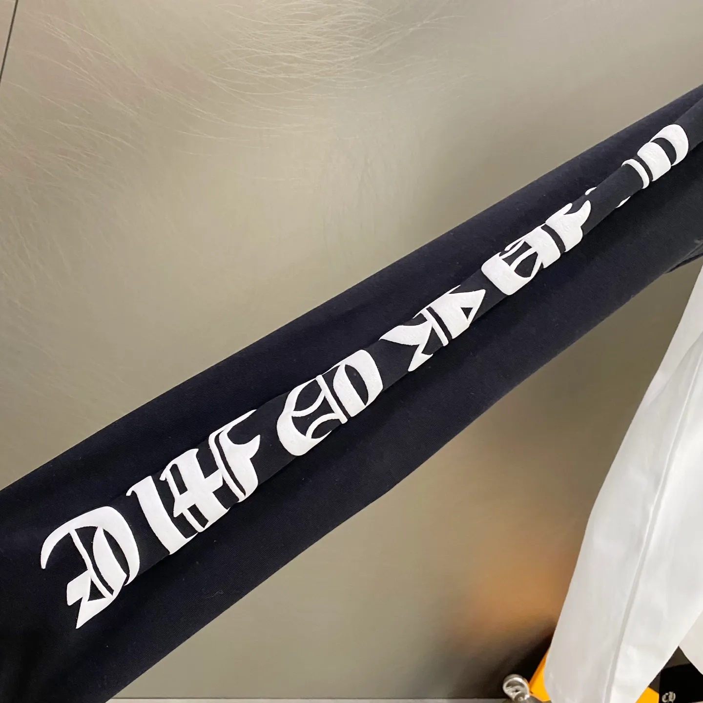 P160 Chrome Hearts/CH Chrome Hearts Sanskrit horseshoe spliced ​​foam letter printing popular long-sleeved T-shirt 280g high weight pure cotton fabric full set of accessories -Colour: white and black -Size: S M L XL